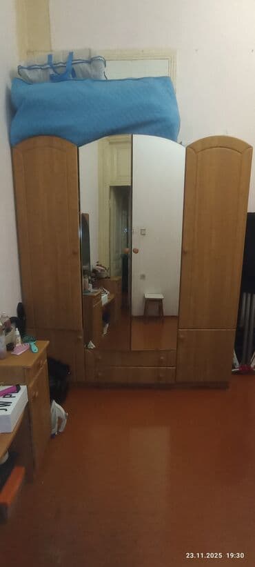 Yataq otağı mebel dəsti Tərkibi: - 4 qapılı iri paltar şkafı – ortası