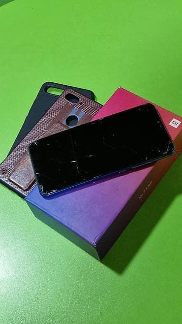 cinde 5 manatliq internet paketi: Xiaomi Mi 8 Lite, 32 GB, rəng - Göy, 
 Qırıq — 2