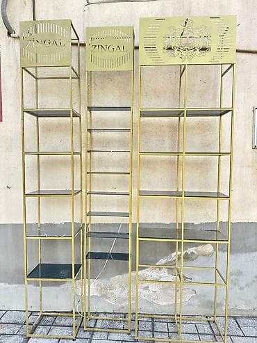 vitrin stend: Dəmir karkaslı, arxası işıqlı şüşə vitrin. Hündürlük:3m eni:60 sm — 1