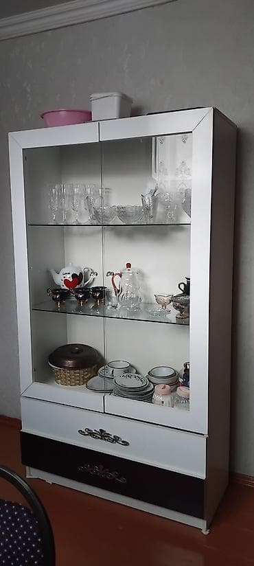 Şüşəli dolab vitrini, İşlənmiş, Ünvandan götürmə
