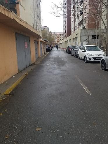 qaraj: 18 kv. m, 3 * 6 * 250 Daş, Metal Kommunal xətlər qoşulmayıb — 2