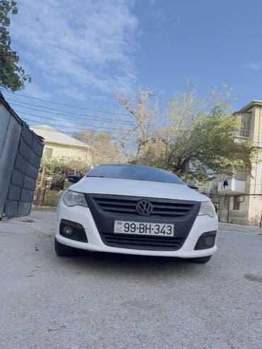 фольксваген пассат сс: Volkswagen CC, ağ kuzov və açıq rəngli-süet/deri kombinasiyalı salon — 23