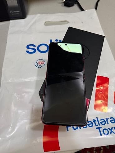 sazz lte modem: Motorola Razr 40 Ultra, 256 ГБ, цвет - Красный — 4