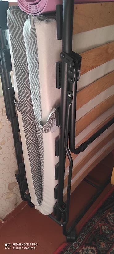 Yigilabilən tək nəfərlik təkərli çarpayı.Belarusiya istehsalı.Uzunlug — 5