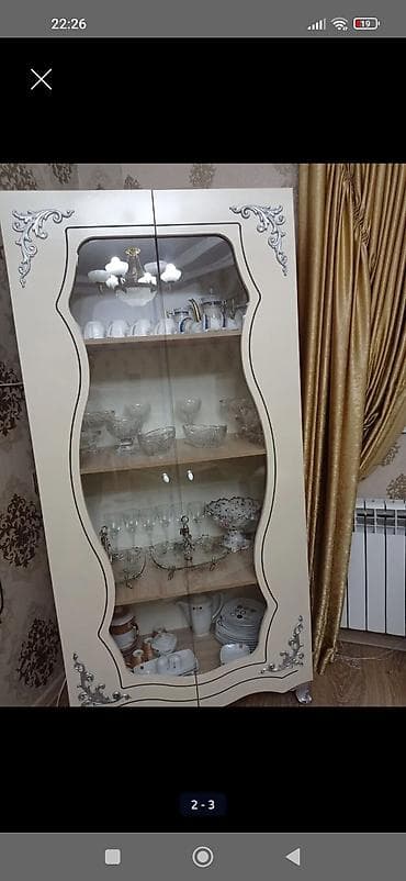 şfoner masazir: Şüşəli vitrin dolabı – klassik dizayn - Rəng: krem (şabalıdı tonlu — 1