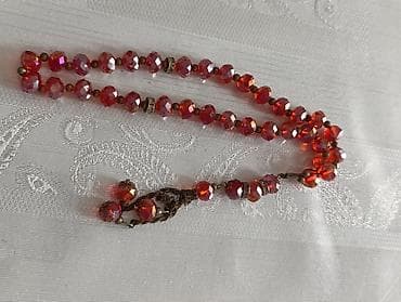 bijuteri: Məhsul: 2 ədəd muncuq boyunbağı dəsti 1) Qırmızı kristal boyunbağı - — 1