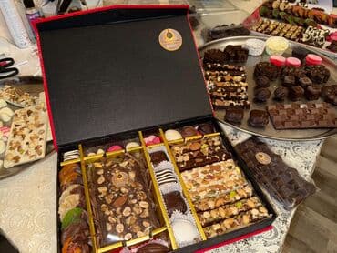 hediyyelik sokolad: Məhsul: Lüks əl işi şokolad qutusu Təsvir: - Premium hədiyyəlik qutu — 3