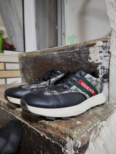 kisi ucun krasofkalar: Gucci kişi krossovkaları - Model: Gucci loqo yazılı, yan tərəfdə — 1