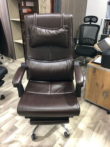 офисные кресла: Новый, С колесиками, Рукояти не регулируются, Кожа — 3