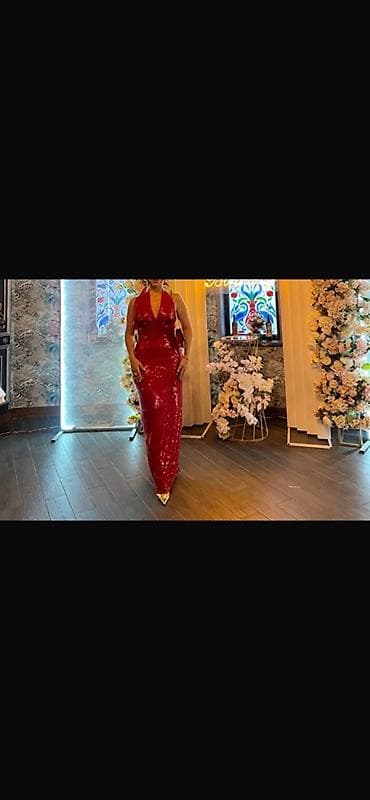 kostumlar: Məhsul: Qadınlar üçün iki dəst gecə geyimi 1) Qırmızı payetli axşam — 1