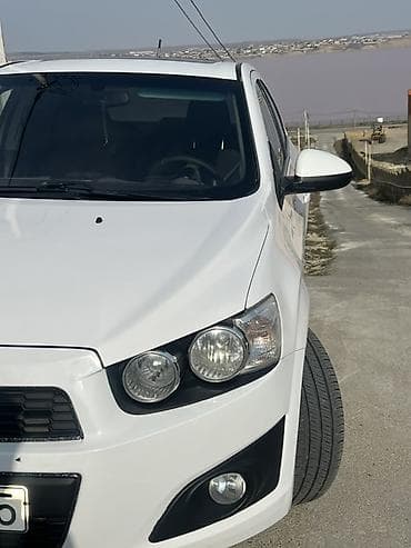 bmw e34 turbo: Chevrolet Aveo sedan – ağ rəngdə, 4 qapılı, şəhər üçün çevik və — 9