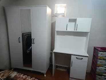 qapi taxta: Ağ rəngli mebel dəsti - 3 qapılı şkaf: ortada tam boy güzgülü qapı — 1