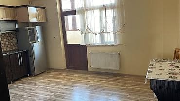 berde ev: Xırdalan 8 saylı məktəbin yanı 9/6 mertebesinde 2 otaqli ev 450 azn — 7
