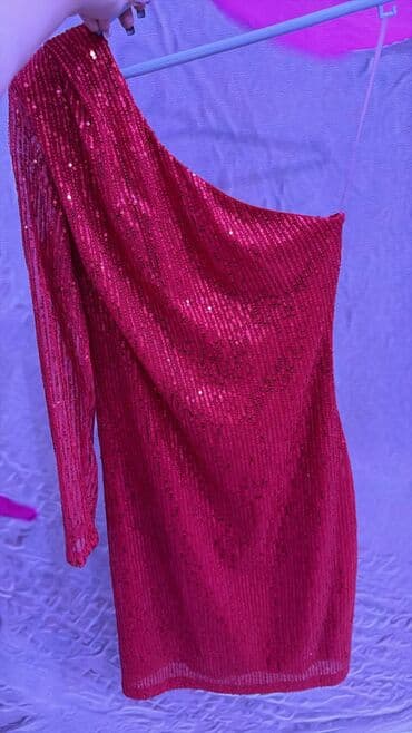 yeni il donu: Qeyd‼️paltar 80 azn alınıb və geyinilməyib Qırmızı payetli — 3