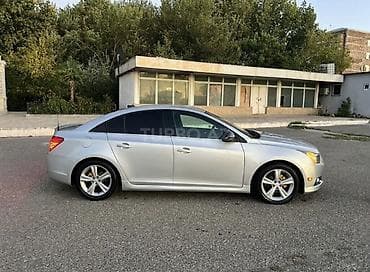 275 45 20: Chevrolet Cruze: 1.4 l | 2014 il 257063 km Sedan — 7