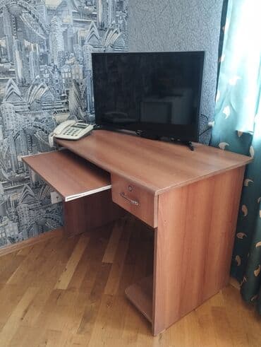 komputer kurslari ehmedlide: Kompüter masası, İşlənmiş, Açılmayan, Taxta, Dördbucaq masa — 1