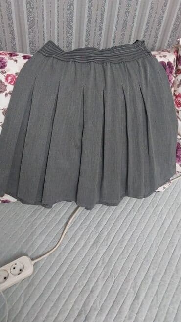 məktəb ətəkləri: Baha alınıb. Yenidir. az geyinilib.Məhsul: G.Serko Kids ətək Ölçü — 1