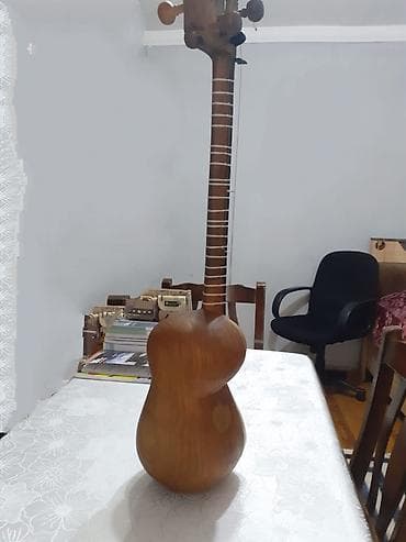 Gitaralar: Salam.Tar profesional,ölçüsü orta və sifarişlə hazırlanmış tardır .8 — 5