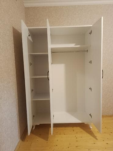 qapi ustu: Ağ rəngdə 3 qapılı paltar şkafı - Ön hissədə orta qapıda tam boy — 2