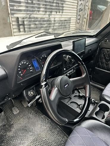 mersedes qapi: Avtomobil üçün modernləşdirilmiş salon dəsti - İdman üslubunda qalın — 1