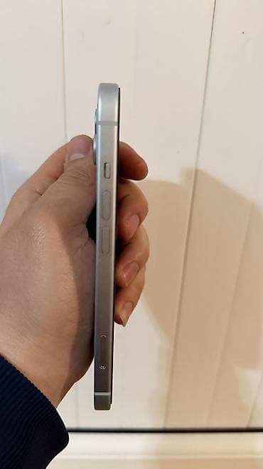 komputer ekran: IPhone 15, Ağ — 2