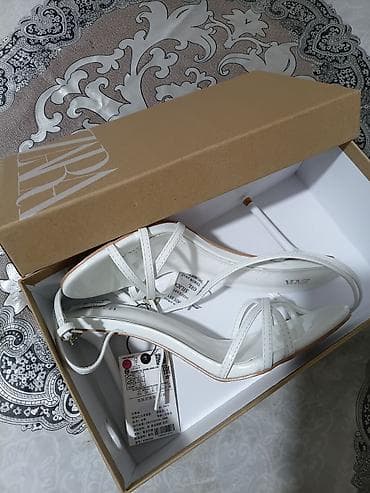 Босоножки, сандалии, шлепанцы: ZARA qadın sandalet,ölçü - 37
Etketli,Qutuda təqdim olunur — 2