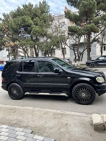 panarama ce kılas: Mercedes-Benz ML 320: 3.2 l | 2000 il Ofrouder/SUV — 8