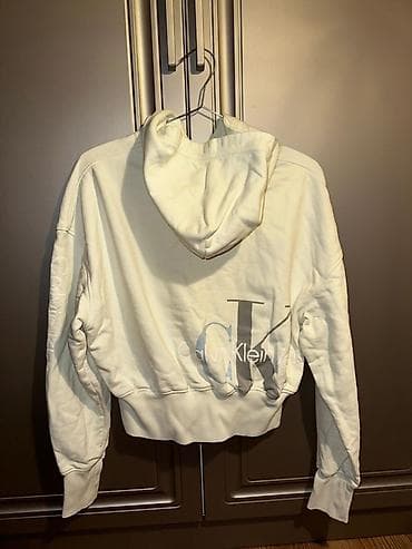 rezin bot: Calvin Klein kapüşonlu svitşört - Rəng: açıq krem/ağ - Ön tərəfdə — 2