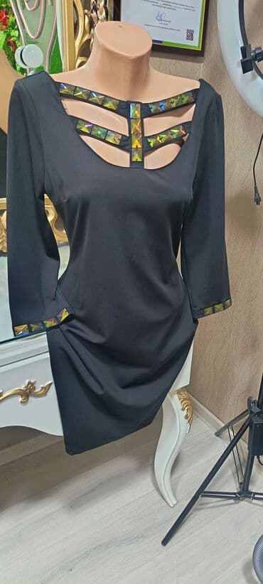 купить вечернее платье в баку: Qırmızı don - Rəng: parlaq qırmızı - Dizayn: dördkünc dekolte, ön — 6