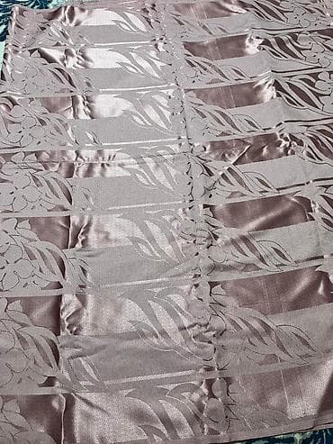 Parçalar: Parça eni-1m56sm,uzunu5m20sm Rəng: Pudra-şampan tonlarında, yüngül — 6