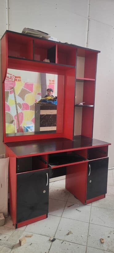 роликовая сушилка для белья: Б/у, Стол для стрижки, С зеркалом — 2