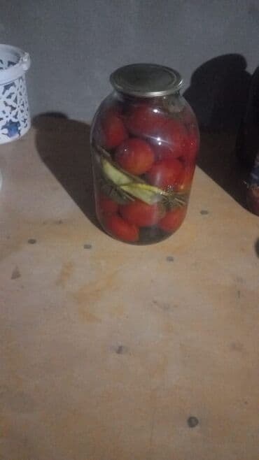 Ev üsulu marinad edilmiş pomidor – 3 litrlik şüşə bankada. Tərkibi: -