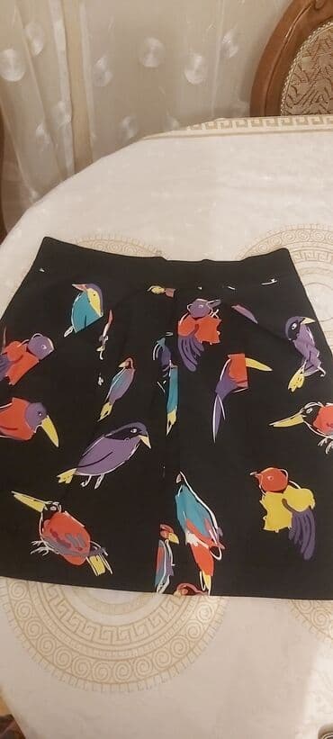 karandaş qadın ətəkləri: Əla vəziyyətdə hər iki yandan cibləri olan ətək.Qiyməti 8 manat — 1