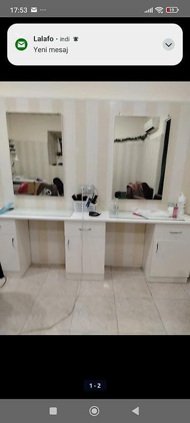 ütü skafi: Gözəllik salonu üçün iki postlu vizajist/bərbər masası dəsti - Rəng — 1