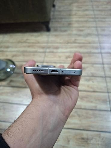 m 11 lite: Xiaomi 15 Pro, rəng - Gümüşü, 
 Sensor — 2