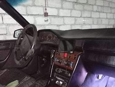 yan güzgülər s: Mercedes-Benz W124: 3 l | 1993 il Sedan — 3