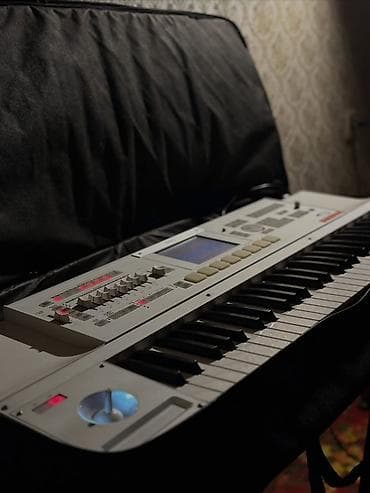 Sintezator, Korg — 4