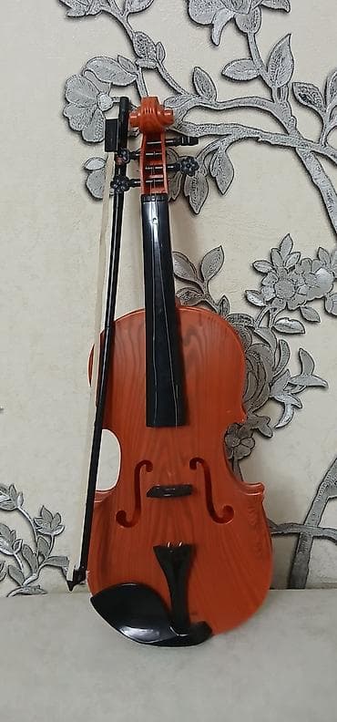 Musiqili Skripka - Korpus: klassik forma, parlaq tünd-qonur (ağac