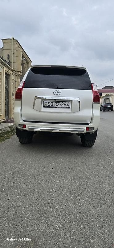 multi sukan: Toyota Land Cruiser Prado, ağ rəng, 5 qapı, 7 yerlik salon. Güclü tam — 4