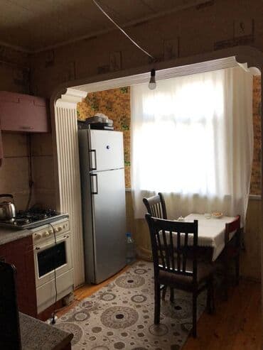 sibrizdə evlərin qiyməti: Bakı, 4-cü mikrorayon, 2 otaqlı, Köhnə tikili, m. Memar Əcəmi, 50 kv. m — 4