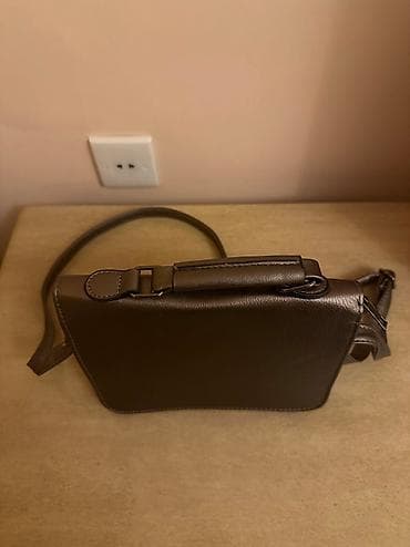 mekteb çanta: Tund yashil rengli deri canta kicik olcudedir yenidir 25 manat — 5