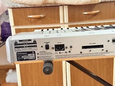 Sintezatorlar: Roland Fantom X6 sintezator/workstation - 61 klaviş, aftertouch və — 6