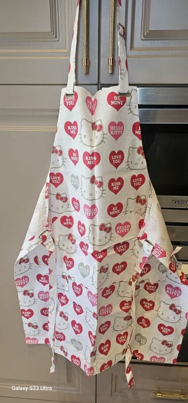 tavalar: Məhsul: Hello Kitty temalı mətbəx dəsti Təsvir: - Dəst tərkibi — 4