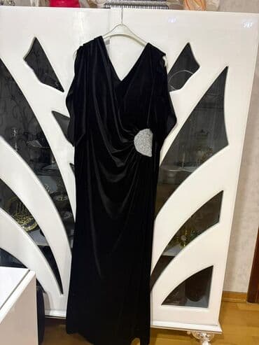 Kişi ayaqqabıları: Qadın geyimləri dəsti - Qırmızı kombinezon: V-yaxa kəsim — 5