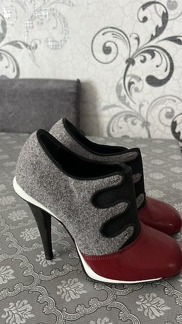 kajila bot: Fendi qadın yüksək dabanlı ayaqqabı - Brend: Fendi - İstehsal: Italy — 3