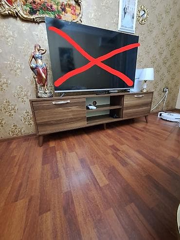 Düz TV altlığı, Polkalı, Laminat