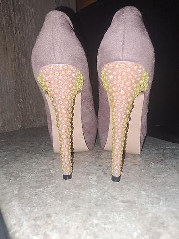 sirqa modelleri: BRUNA brendinə məxsus qadın hündürdaban ayaqqabıları bənövşəyi süet — 2