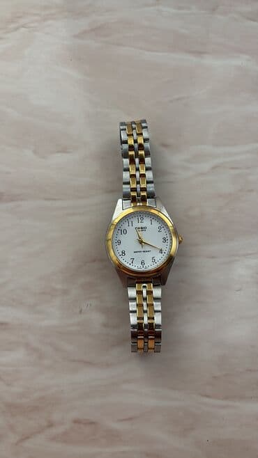 polşanın qadın ətəkləri: Qol saatı, Casio — 1