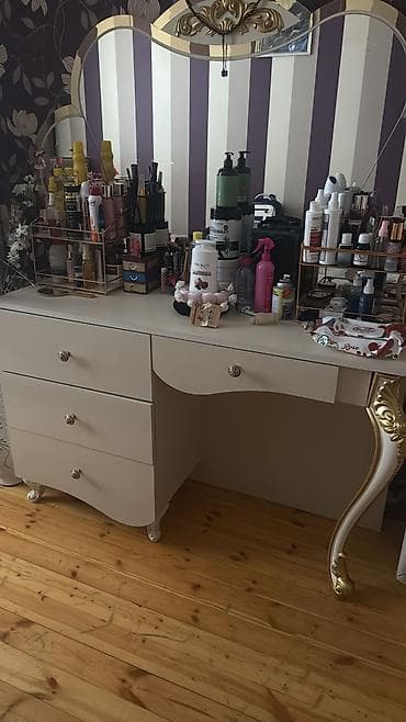 taxta şifaner: Vizaj masası və güzgü dəsti — 1