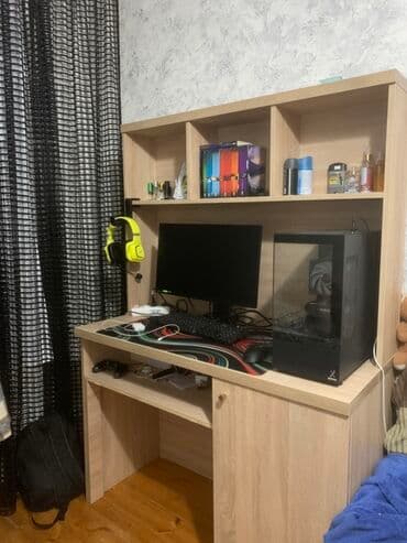 Düz masa, Polkalı, Siyirməsiz, Sadə laminat